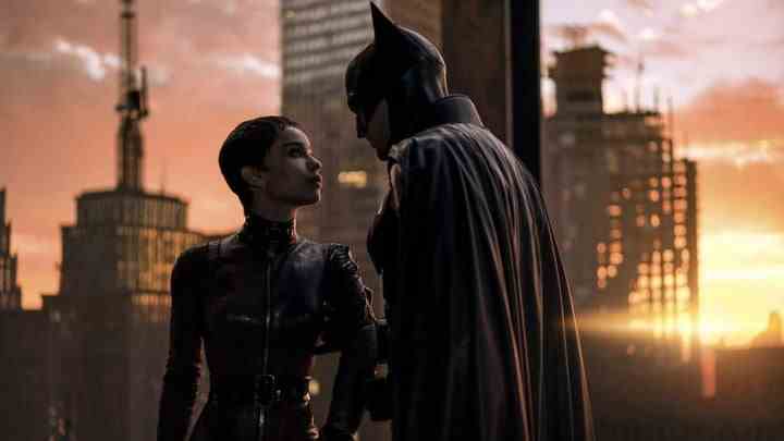 Batman spricht mit Catwoman in The Batman