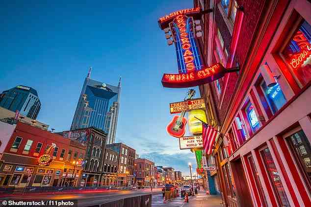 Bob sagt, Nashville sei seine Lieblingsstadt in den USA, da es dort viel zu tun gibt, wie zum Beispiel den Besuch der Honky-Tonk-Bars am Broadway (im Bild).