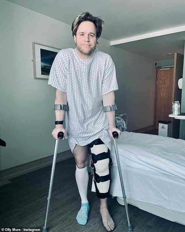 Außer Gefecht: Es kommt, nachdem Olly gezwungen war, alle seine Sommershows abzusagen, nachdem er sich letzte Woche einer großen Knieoperation unterzogen hatte