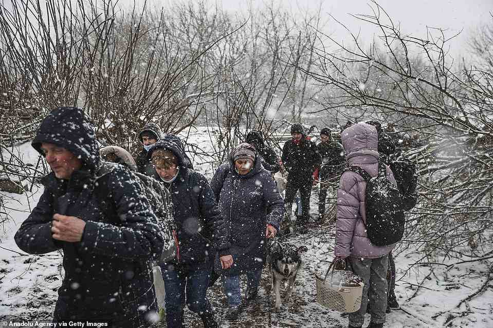 Civilians continue to flee from Irpin due to ongoing Russian attacks as snow falls