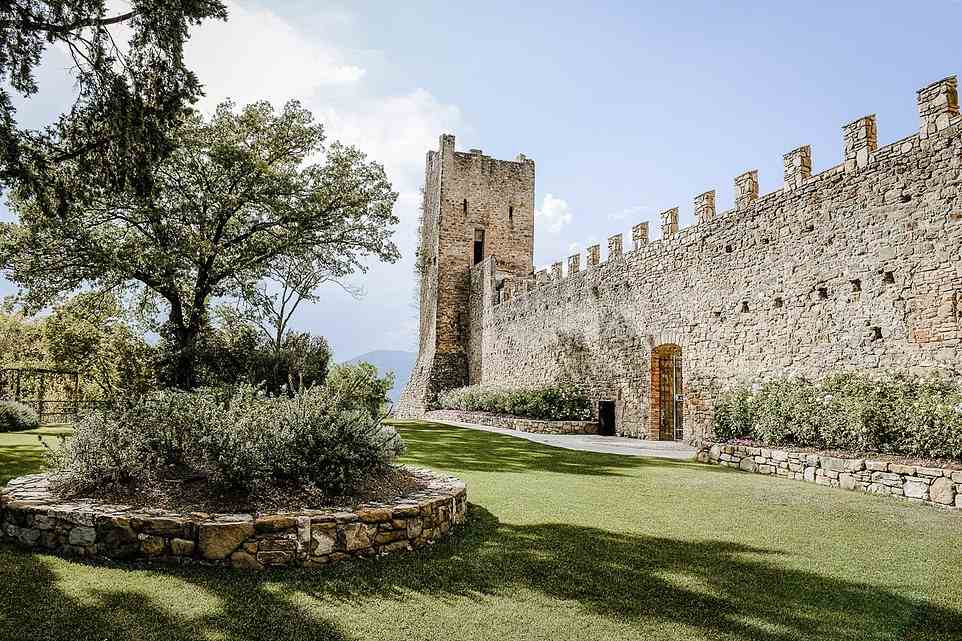 The castle was built in the XII century by the Ramazzani family, to which it belonged until the end of the 16th century