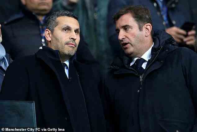 Guardiola sagte auch, er würde sich viel wohler fühlen, wenn er über die Situation bei Chelsea sprechen würde, nachdem er mit Ferran Soriano, dem Vorstandsvorsitzenden von Manchester City, gesprochen habe