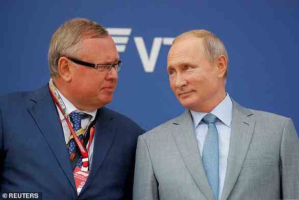 Nah: Präsident der VTB Bank Andrey Kostin (links) mit dem russischen Präsidenten Wladimir Putin beim Großen Preis von Russland 2018 in Sotschi