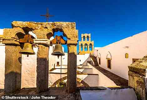 Oben: Die Glocken der prächtigen Klosterburg auf Patmos
