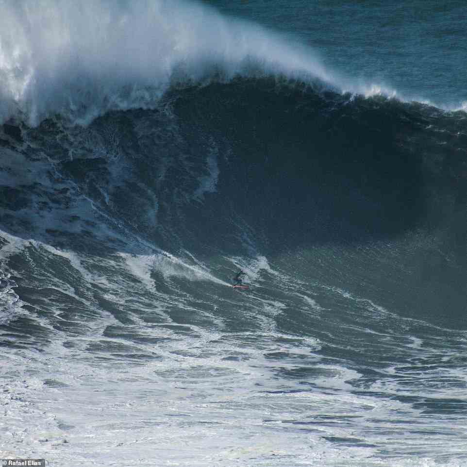 Die Analyse der Wellenhöhe kann schwierig sein, aber der portugiesische Surfer António Laureano behauptet, einen Weltrekord gebrochen zu haben, indem er die geschätzte 101,4 Fuß (30,9 Meter) Welle (im Bild) geritten hat, die, wenn sie bestätigt würde, den aktuellen Rekord von 80 Fuß übertreffen würde