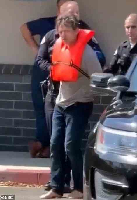 Joel Praneet Siam, 38, aus San Diego, (im Bild) ergab sich der Hafenpolizei des Sheriffs von Orange County, nachdem sie am Donnerstag nach Siams Spritztour in das Crashboot eingestiegen waren