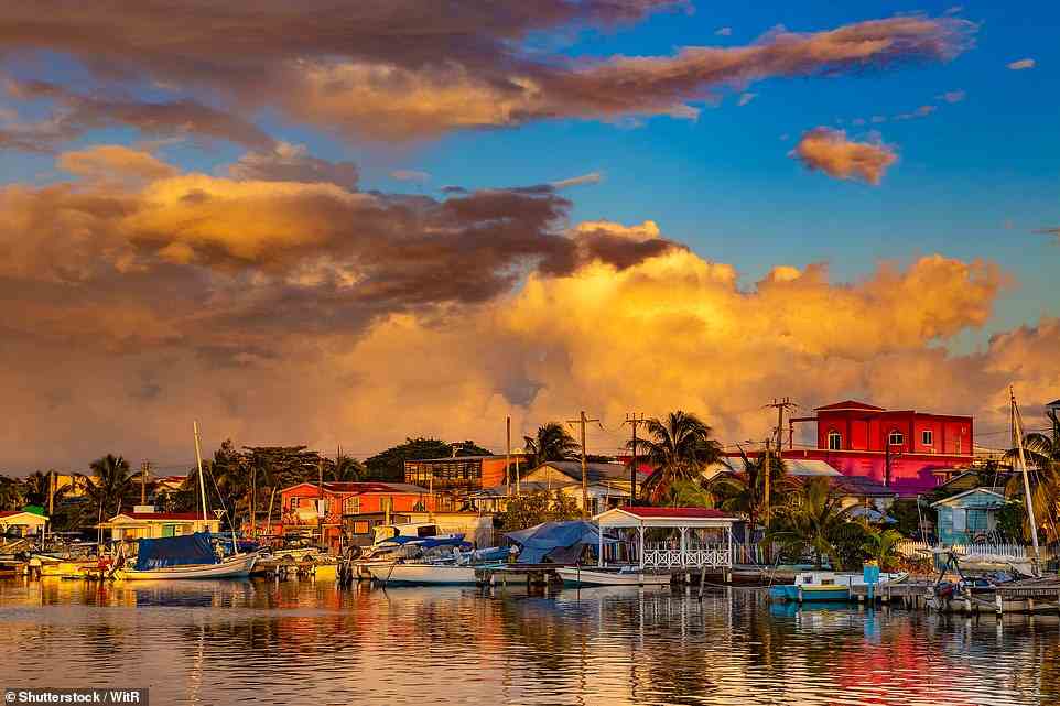 Oben ist San Pedro, die wichtigste Gemeinde auf Ambergris Caye, die Madonnas La Isla Bonita inspiriert haben soll