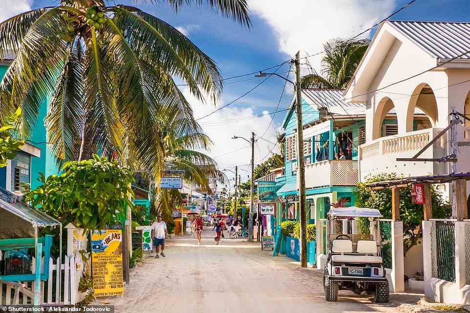 Bunt: Steigen Sie in Belize City auf eine Tour mit Intrepid Travel in ein Wassertaxi und besuchen Sie die Insel Caye Caulker (im Bild)
