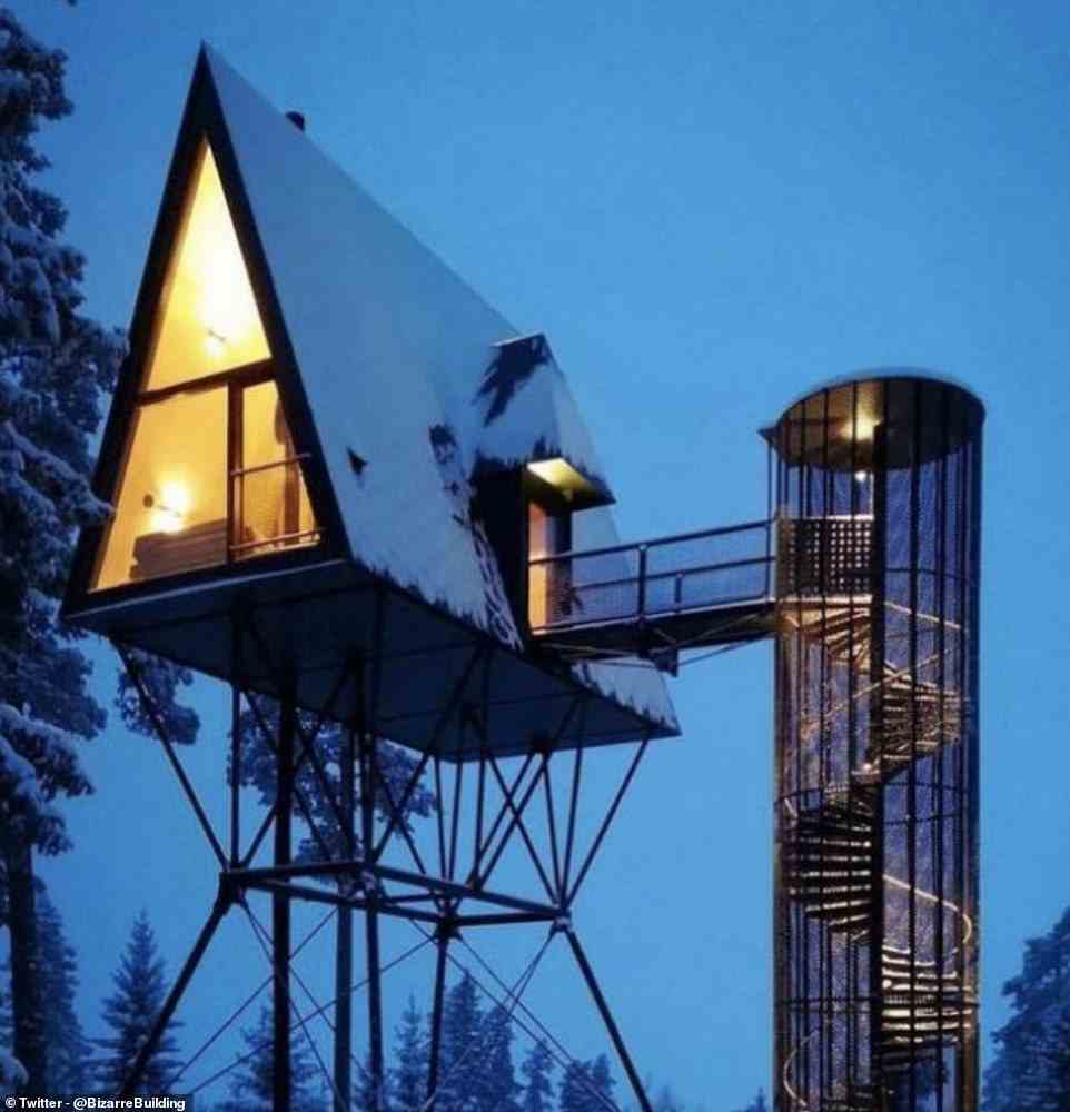Diese moderne Hütte im Hüttenstil in Norwegen macht das Beste aus der natürlichen Landschaft und stellt ihr diese beeindruckende glasverkleidete Treppe gegenüber.
