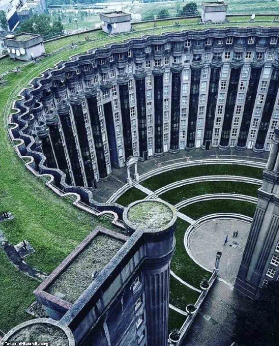 Les Espaces d'Abraxas in Frankreich wurde 1978 von einem renommierten Architekten entworfen und umfasst einen großen Komplex mit fast 600 Apartments.