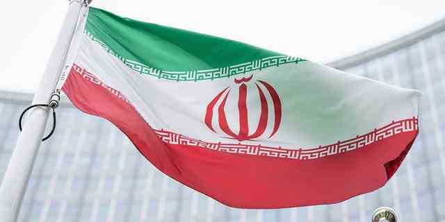 Die Flagge des Iran weht am Montag, den 24. Mai 2021, vor dem Gebäude des Internationalen Zentrums mit dem Sitz der Internationalen Atomenergiebehörde IAEA in Wien, Österreich. Es bestehen große Zweifel, ob der Deal nach Jahren wieder aufgenommen werden kann des wachsenden Misstrauens. 