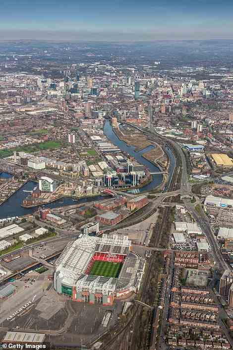 Old Trafford ist 112 Jahre alt und eines der bekanntesten Fußballstadien