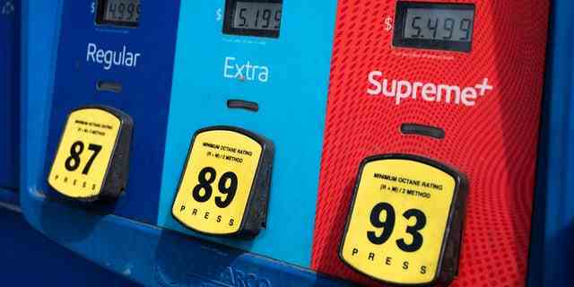 Die Amerikaner erleben die höchsten Gaspreise seit der Finanzkrise 2008, wobei der nationale Gaspreisdurchschnitt mehr als 4 $ pro Gallone erreicht.  (Bill Clark/CQ-Roll Call, Inc über Getty Images)