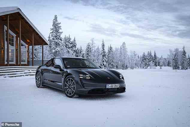 „Winter-Reichweitentests“, die mit einem 84.000 £ teuren Porsche Taycan 4S durchgeführt wurden, schafften 224 Meilen mit voller Ladung.  Das ist ein Rückgang von 20,1 % auf die 281 Meilen, die dasselbe Modell im Sommer zurückgelegt hat