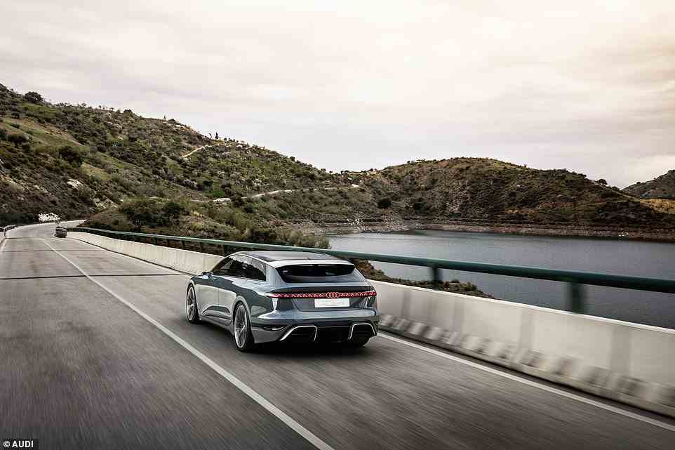 Die beiden Elektromotoren des allradgetriebenen Audi A6 Avant e-tron concept sind in der Lage, eine Gesamtleistung von 469 PS (350 kW) und ein Durchzugsdrehmoment von 800 Nm zu liefern