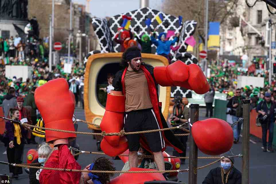 A performer pretending to be a boxer was spotted travelling through the streets of Dublin to celebrate St Patrick's Day today