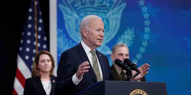 Präsident Biden spricht am 16. März 2022 im South Court Auditorium des Eisenhower-Bürogebäudes im Weißen Haus in Washington, USA, über die Hilfe, die die US-Regierung der Ukraine inmitten der russischen Invasion des Nachbarlandes leistet.