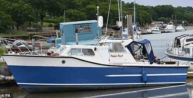 Im Juni soll Labelle aus Ryde auf der Insel eine weitere Reise mit einem kleinen Boot namens Freedom organisiert haben, das von Redhead gefunden und für 10.500 Pfund gekauft wurde