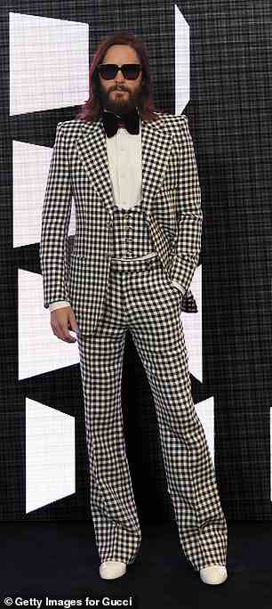 Jared Leto entschied sich bei der Modenschau des Designers in Mailand für eine schwarz-weiß karierte Version von Gucci