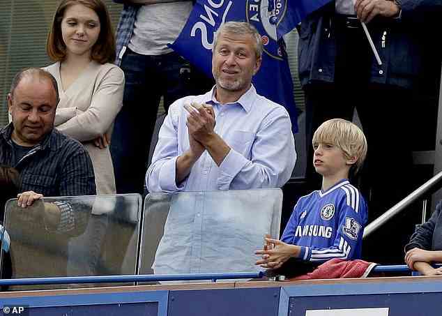 Roman Abramovich bot Chelsea am 2. März inmitten der russischen Invasion in der Ukraine zum Verkauf an
