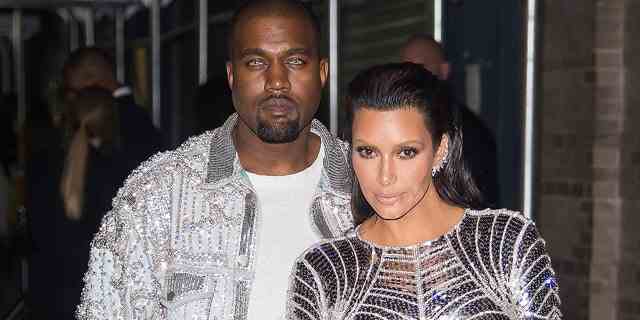 Rapper Kanye West (links) und TV-Persönlichkeit Kim Kardashian nehmen teil "Manus x Machina: Mode im Zeitalter der Technologie" Costume Institute Gala Balmain After-Party im Gilded Lily am 2. Mai 2016 in New York City.  Dies war das Jahr, in dem Steve Stanulis gefeuert wurde.
