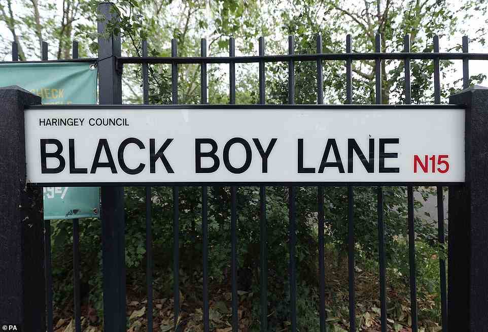 Ein Straßenschild für die Black Boy Lane im Norden Londons, das vom Haringey Council für geschätzte Kosten von 180.000 £ geändert wurde