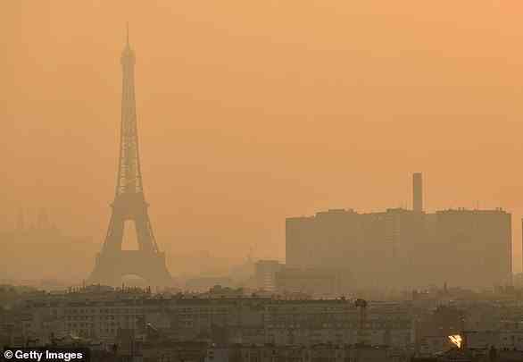Das Pariser Abkommen, das erstmals 2015 unterzeichnet wurde, ist ein internationales Abkommen zur Kontrolle und Begrenzung des Klimawandels.  Im Bild: Luftverschmutzung über Paris im Jahr 2019.