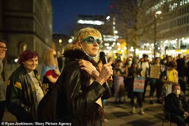 Der Protest wurde von der Gruppe Manchester Trans Rise Up organisiert, die Women's Place als 