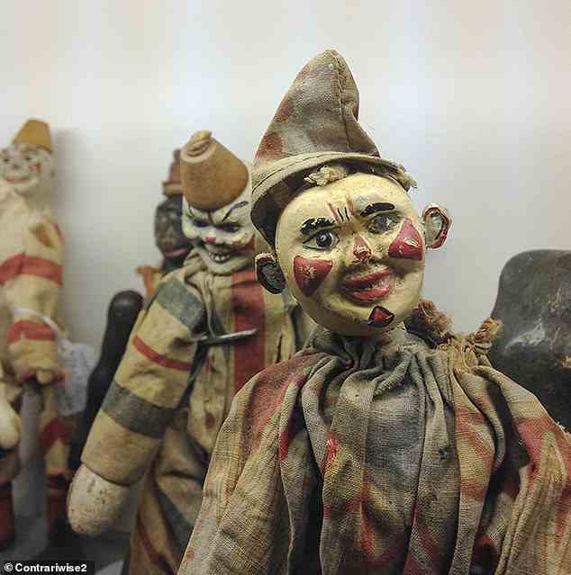 Diese furchteinflößende alte Marionettenpuppe wurde zu ihrer Zeit wahrscheinlich geliebt, aber jetzt ist sie nichts als ein Albtraum-Clown