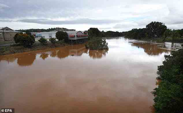 Der Wilsons River ist am Dienstag in Lismore zu sehen, und die Bewohner wurden gewarnt, zu evakuieren, da die Region erneut von lebensbedrohlichen Überschwemmungen heimgesucht wurde