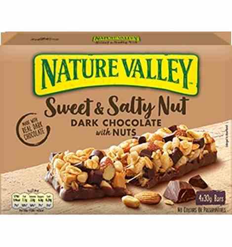 Riegel aus süßer und salziger dunkler Schokolade von Nature Valley mit Nüssen