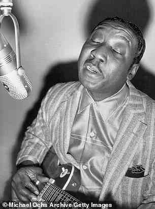 Abgebildet ist die Blues-Legende Mckinley Morganfield, bekannt als Muddy Waters, die 1952 bei Chess Records aufnahm