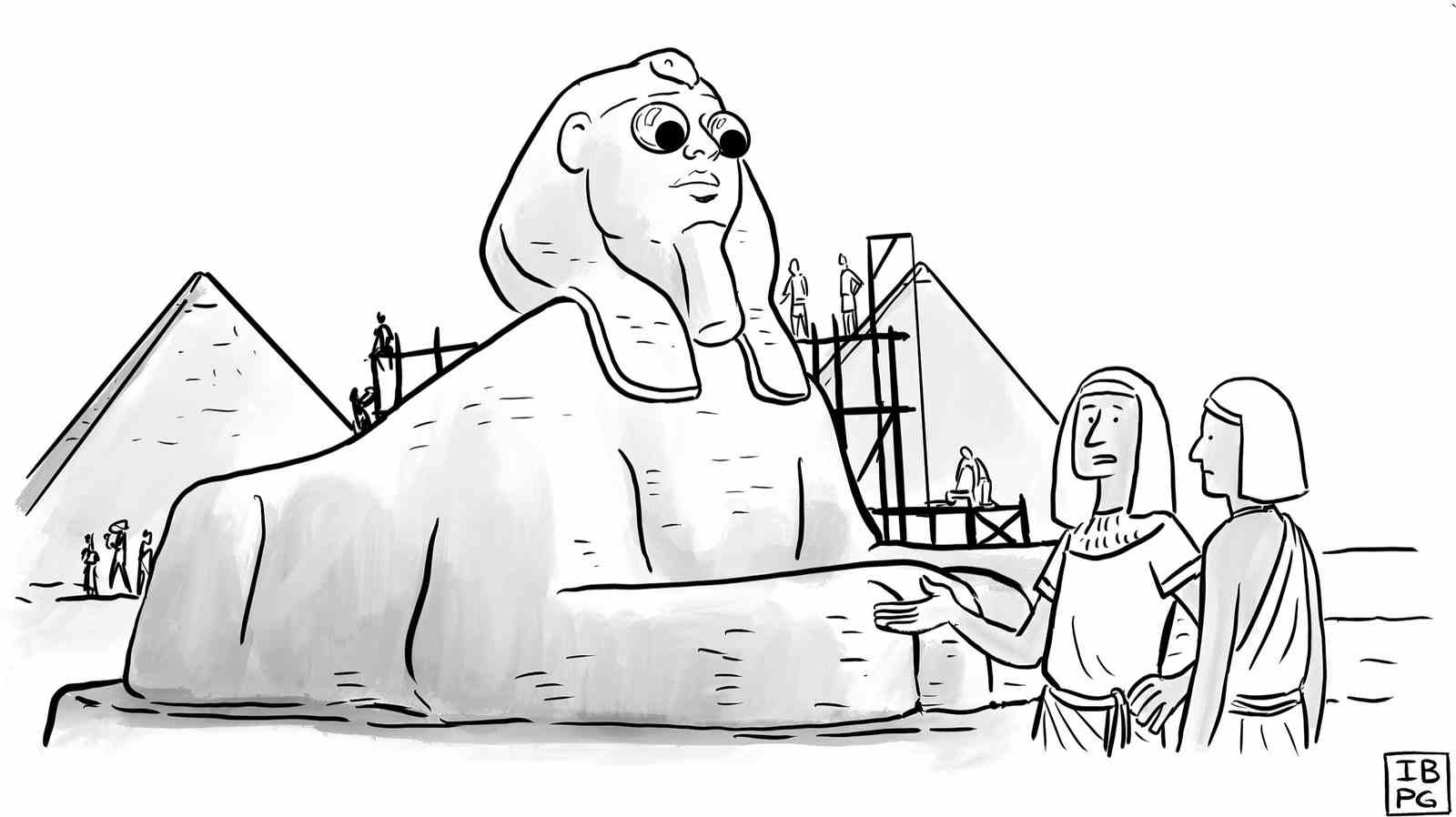 Zwei alte Ägypter blicken mit Kulleraugen auf die im Bau befindliche Sphinx.