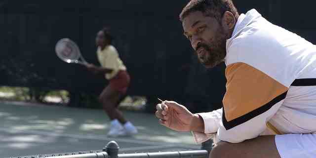 Will Smith spielt darin Richard Williams, Vater der Tennisstars Venus und Serena Williams "König Richard."