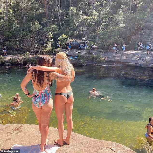 Unglaubliche Bilder des versteckten Reisejuwels haben die sozialen Medien mit ihrem glasklaren Wasser, umgeben von riesigen Eukalyptusbäumen und spektakulären natürlichen Felsformationen, überschwemmt
