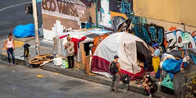 Ein Blick auf ein Obdachlosenlager in Skid Row am Donnerstag, den 23. September 2021 in Los Angeles, Kalifornien.