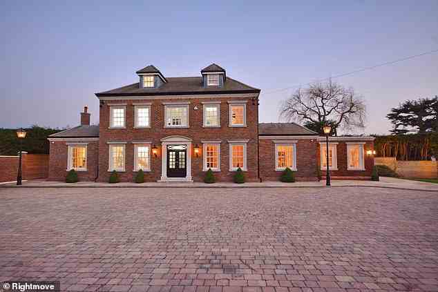 Ihre neue Immobilie: Dieses große Haus in Rainford steht über Fine & Country für 2.250.000 £ zum Verkauf