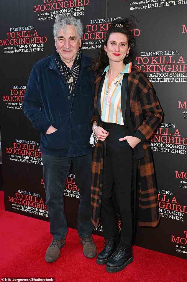 Familienausflug: Auch Downton-Abbey-Star Jim Carter war bei der Premiere dabei, begleitet von seiner Tochter Bessie