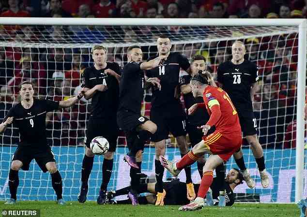 Gareth Bale traf zweimal, um Wales auf ein Spiel der Qualifikation für die Weltmeisterschaft zu bringen