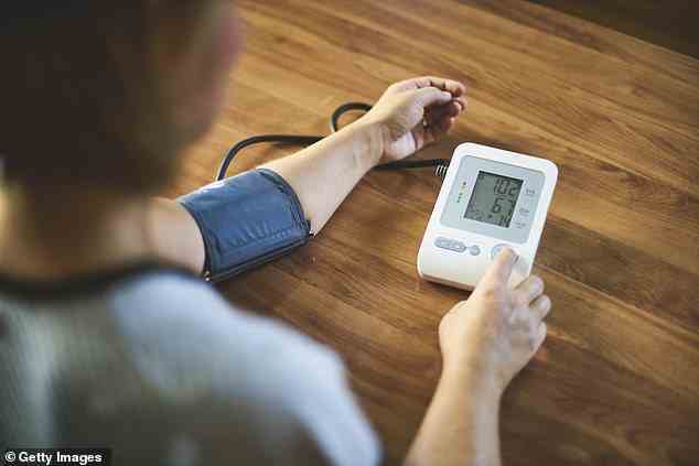 DR. ELLIE CANNON: Niedriger Blutdruck ist im Allgemeinen nur ein Problem bei jemandem mit natürlichem Bluthochdruck, der Tabletten einnimmt, um ihn zu senken.  (Dateifoto)
