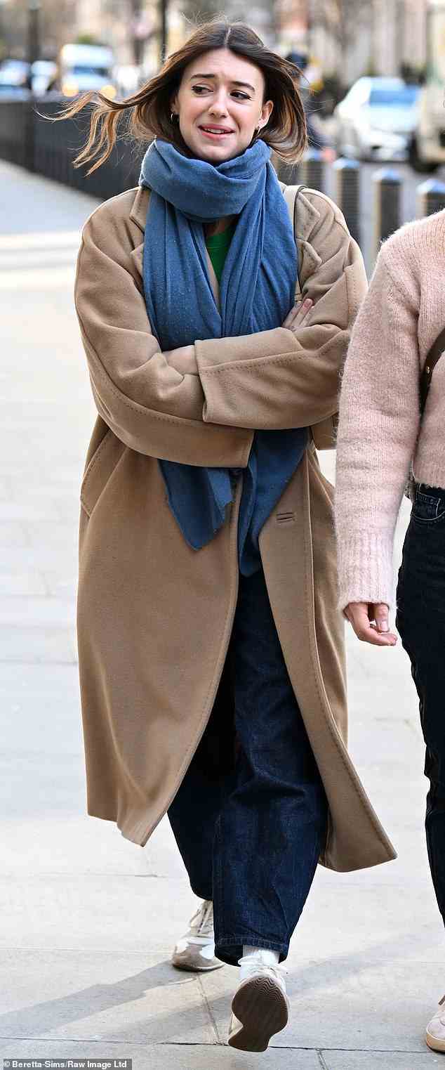 Wunderschön: Die Schauspielerin Daisy-Edgar Jones, 23, machte sich auf den Weg der Öffentlichkeit, um für ihren neuen Film Fresh zu werben, in dem sie am Donnerstag in London neben Marvels Sebastian Stan die Hauptrolle spielt