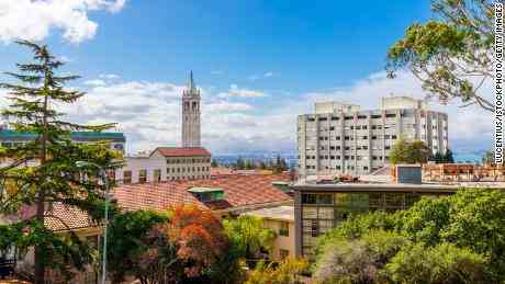 Das System der University of California erfordert nach Erreichen der Einigung keine SAT- und ACT-Ergebnisse mehr für die Zulassung