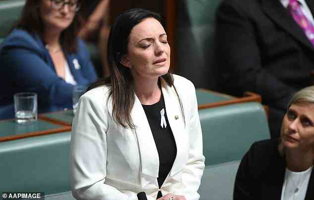 Emma Husar, die den Sitz von Lindsay in West-Sydney vertrat, schlug den Labour-Führer nach seinem Ausbruch bei einer Pressekonferenz am Mittwoch