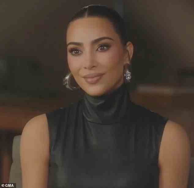 Kim Kardashian hat sich zu Wort gemeldet, um sich zu verteidigen, nachdem sie mit ihrem “tauben” Rat an Geschäftsfrauen eine wütende Gegenreaktion ausgelöst hatte und ihnen sagte, sie müssten “ihre Ärsche aufstehen und arbeiten”.