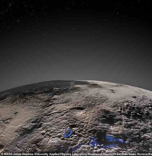 Pluto hat Eisvulkane (blau hervorgehoben), darunter einen von der Größe von Hawaiis Mauna Loa, wie neue Bilder zeigen, die von der Raumsonde New Horizon der NASA aufgenommen wurden
