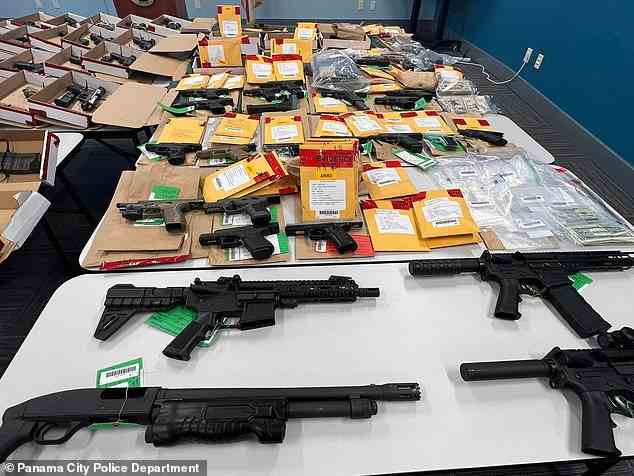 Die Polizei in Panama City Beach, Florida, beschlagnahmte am Wochenende 75 Waffen, darunter Pistolen, Schrotflinten, halbautomatische Waffen und Langgewehre