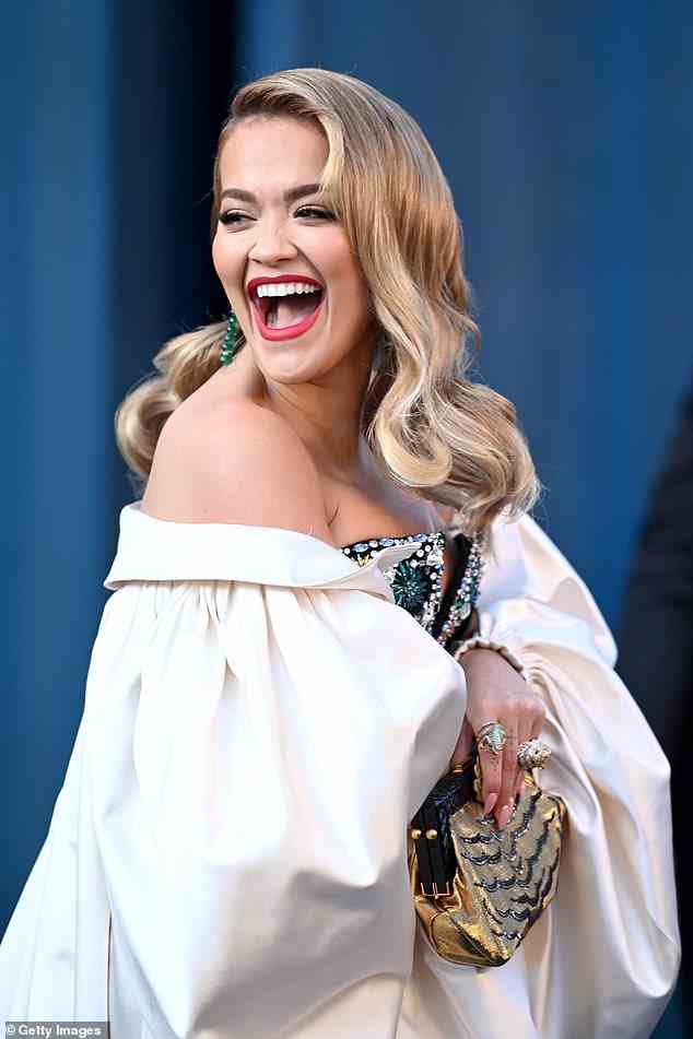 'Ich ärgere mich sehr darüber!'  Rita Ora (im Bild am Sonntag) hat enthüllt, dass sie die berüchtigte Ohrfeige der Oscars verpasst hat, weil sie sich kurz bevor es passiert ist, auf die Toilette duckte