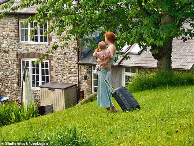 Zuhause in der Ferne: 17 % der Briten haben in den letzten zwei Jahren über den Kauf eines Ferienhauses nachgedacht, um es zu vermieten, mit beliebten Standorten wie Devon, Cornwall und dem Lake District