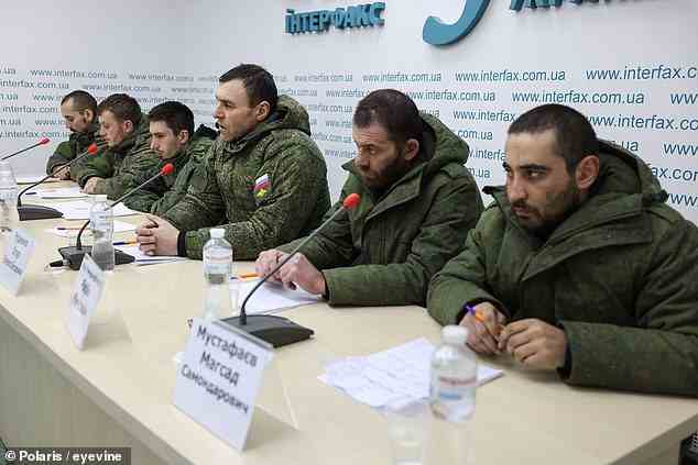 Die Gruppe russischer Soldaten hat sich während einer Pressekonferenz mit der Nachrichtenagentur Interfax-Ukraine gegen ihre Regierung ausgesprochen