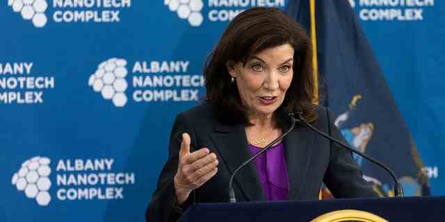 Gouverneurin Kathy Hochul, DN.Y., spricht am Montag, den 24. Januar 2022, auf einer neuen Konferenz im Albany NanoTech Complex in Albany, New York, USA.